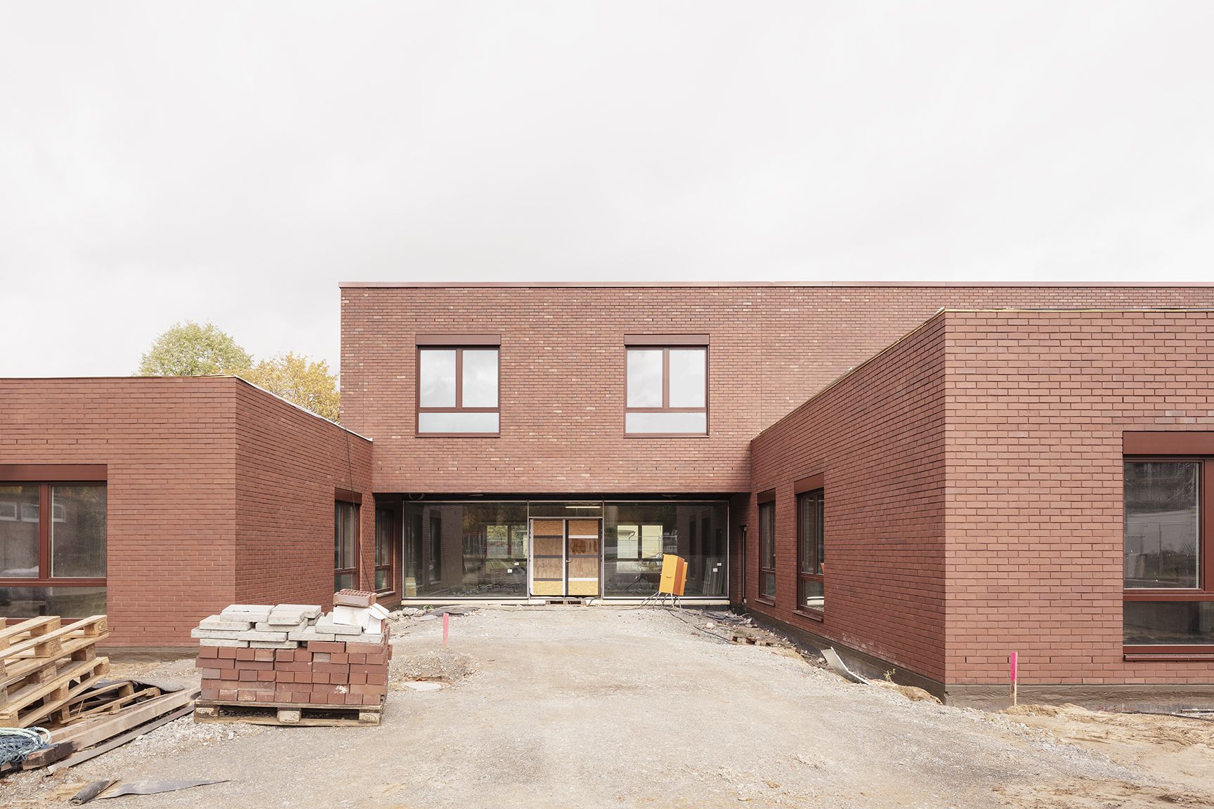 Campus Hellwinkel. The façades are affordable standard brick laid on site in a precise pattern.